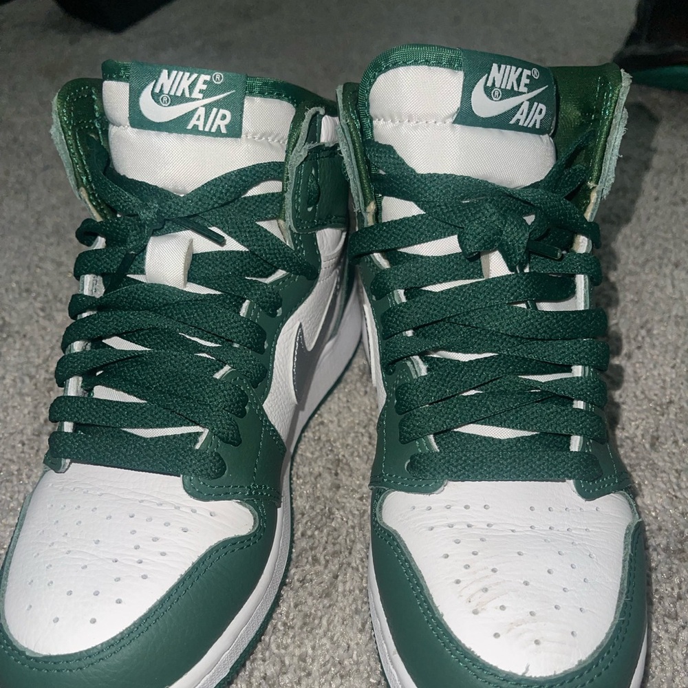 Nike Jordan. 1 high